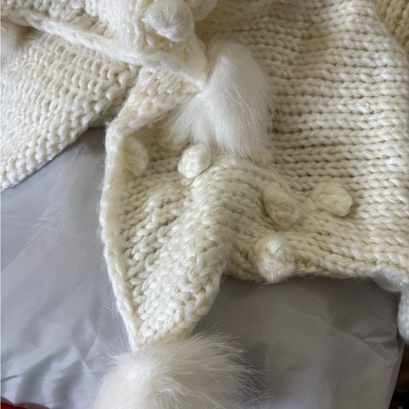 Anthropologie Ivory White Snow Dusting Pom Pom Throw Blanket NWT - Picture 4 of 5